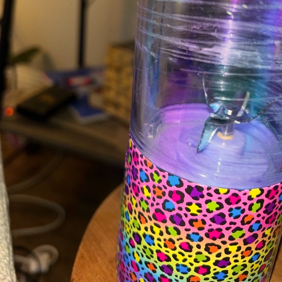 LISA FRANK BLENDER❤️❤️💰 - Picture 7 of 9